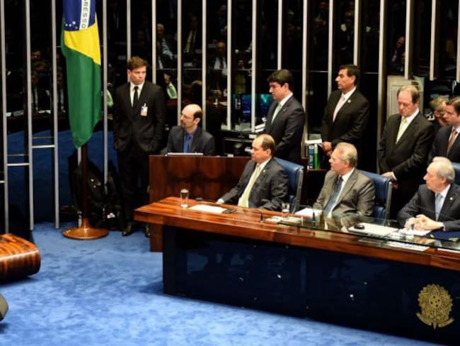 Destituyen a Dilma Rousseff en el Senado brasileño