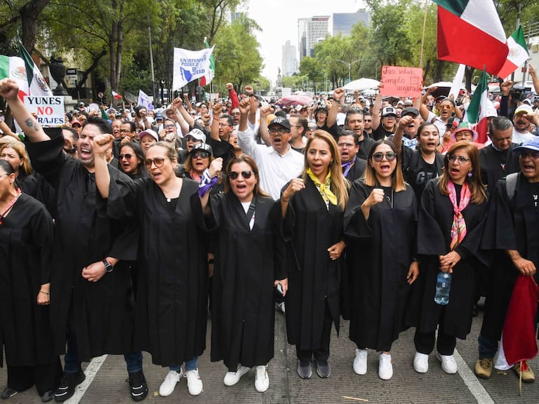 93 juzgadores cesados por Reforma Judicial esperan sus pensiones; Denuncian retención de pagos