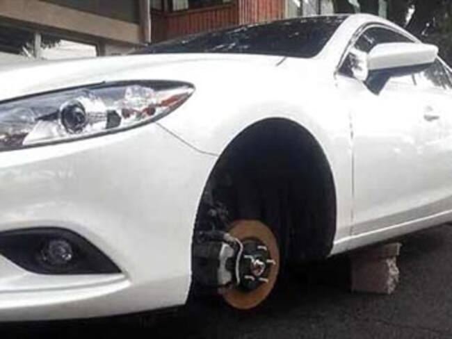 Gana medalla de oro pero le dejan en tabiques su coche