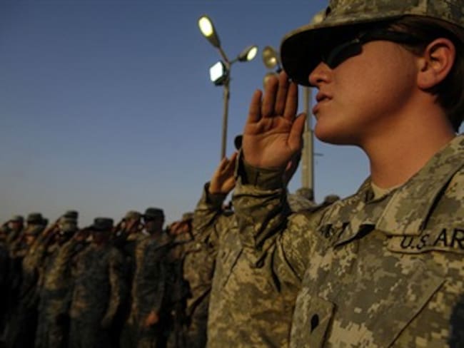 La prohibición a militares gays es inconstitucional en EU