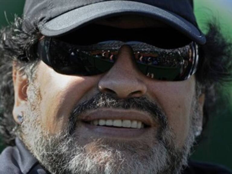 Asegura Maradona ser mejor hasta que Pelé