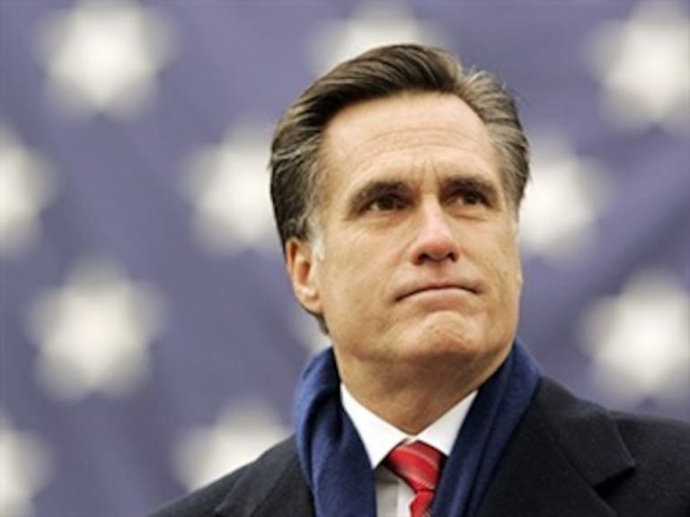 Reciben californianos con protestas a Mitt Romney