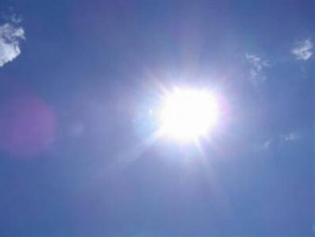 Prevalece radiación solar alta en extremo y suben contaminantes