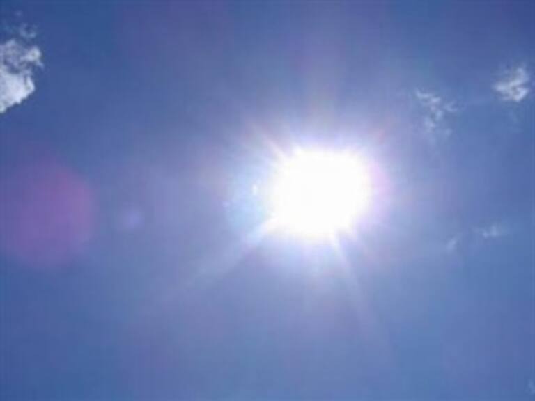 Prevalece radiación solar alta en extremo y suben contaminantes