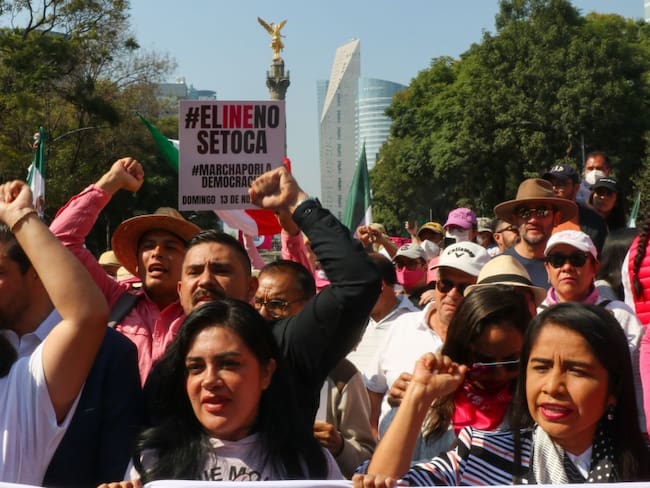 Marchan miles en la CDMX por la defensa del INE