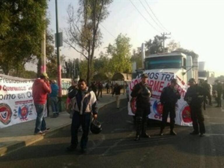 Causan caos transportistas en DF