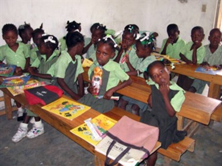 Dona Papa 250 mil dólares para reconstruir escuela en Haití