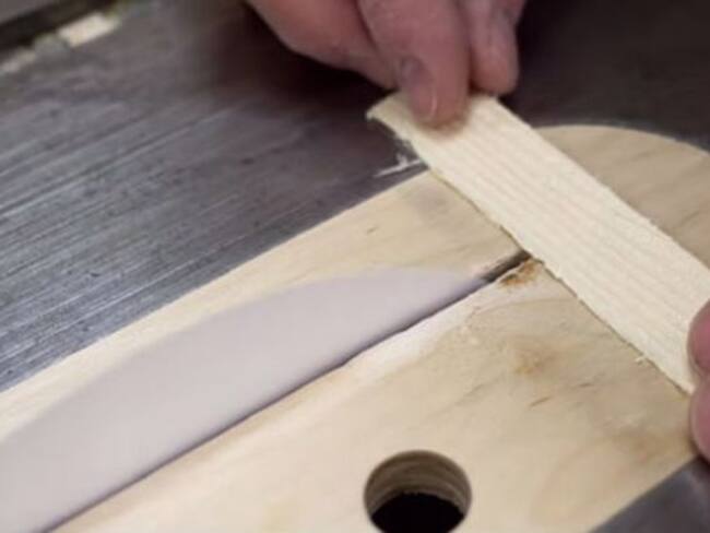 Experimento nos enseña cómo cortar madera con una hoja de papel