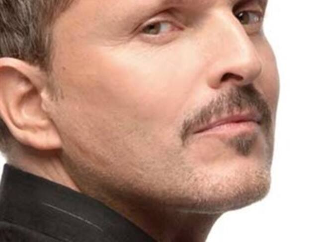 Confirma Miguel Bosé que es padre de dos mellizos