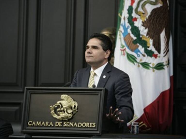 Calderón, ‘magazo’ por desaparecer la crisis: Senadores