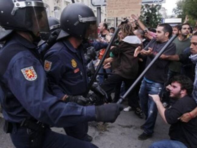 Se enfrentan manifestantes y policías en Madrid