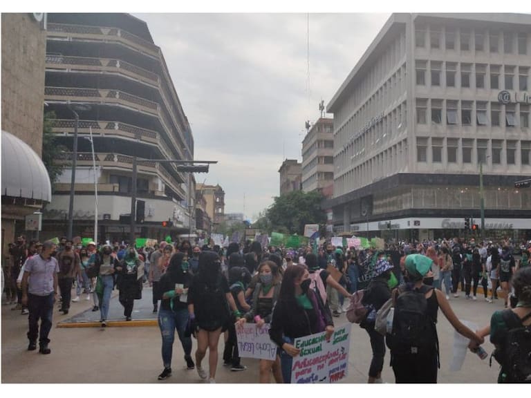 Marchan a favor del aborto en Jalisco