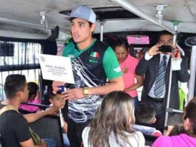 No son uno, no dos, son decenas de atletas mexicanos que recurren al boteo y y casi pedir limosna para ir a las competencias internacionales...