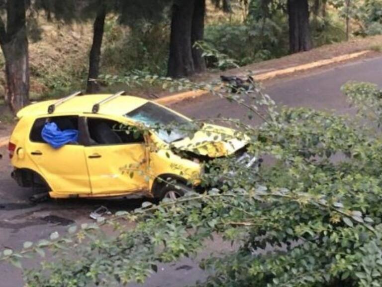 Joven fallece tras chocar su auto contra un árbol
