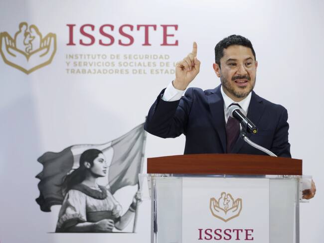 Rinde Martí Batres su primer informe mensual ante personal del Issste; destaca apoyo al derechohabiente, recorridos en unidades médicas y recuperación de espacios concesionados