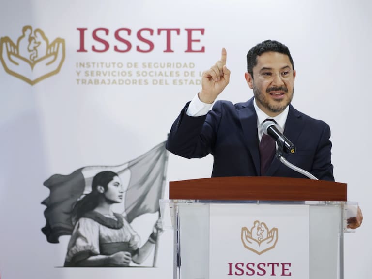 Rinde Martí Batres su primer informe mensual ante personal del Issste; destaca apoyo al derechohabiente, recorridos en unidades médicas y recuperación de espacios concesionados