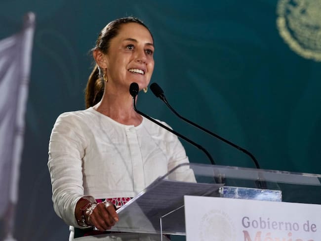 Sheinbaum aclarará negativa a avión de deportados de EEEUU