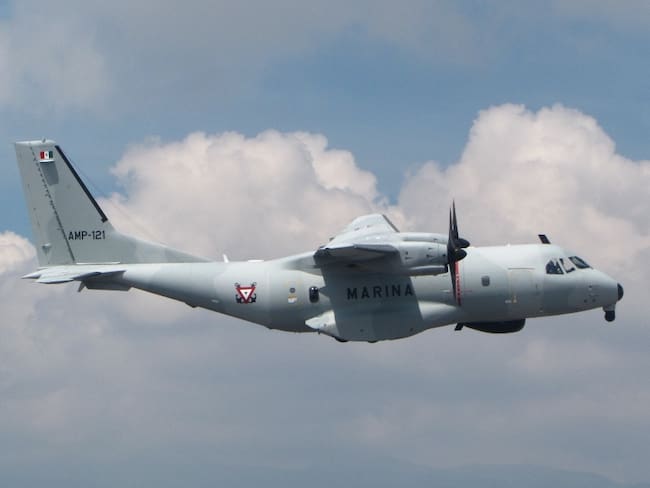 Suman 6 muertes por caída de avión de la Marina en Texas que apoyaba a la Fundación Michou y Mau