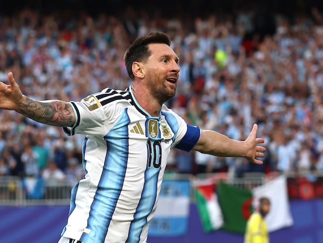 De la mano de Lionel Messi haciendo historia: ¡La Selección Argentina debutó con victoria vs Argelia!