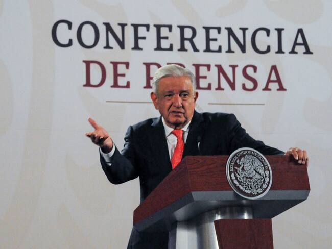 “Los están engañando” dice AMLO a estudiantes de la UNAM