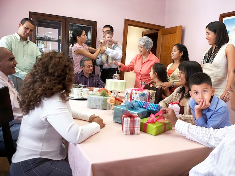 El consumo para el festejo de Día de las Madres podría representar un gasto de entre mil 400 y mil 900 pesos por familia en la Ciudad de México, prevé Canaco CDMX.