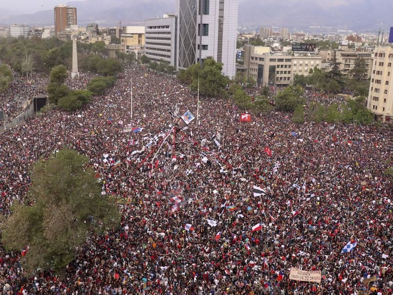 Más de un millón marchan contra gobierno de Piñera en Chile