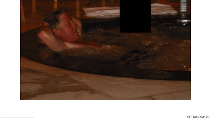 Nuevas fotos de Bill Clinton en los archivos de Jeffrey Epstein se viralizan: jacuzzi, piscina y el jet privado
