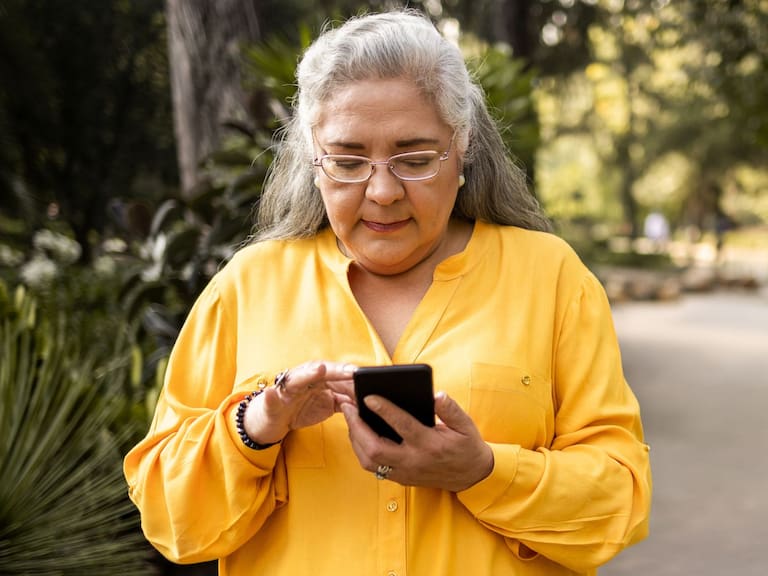 Usuarios en México buscan frenar el registro obligatorio de celulares con CURP mediante amparos. Getty Images