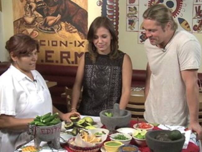 Prepara Brad Pitt delicioso ‘guacamole’