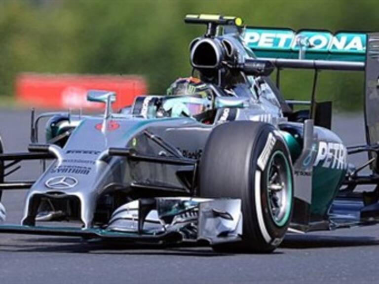 Toma el mando Hamilton en los libres de Rosberg