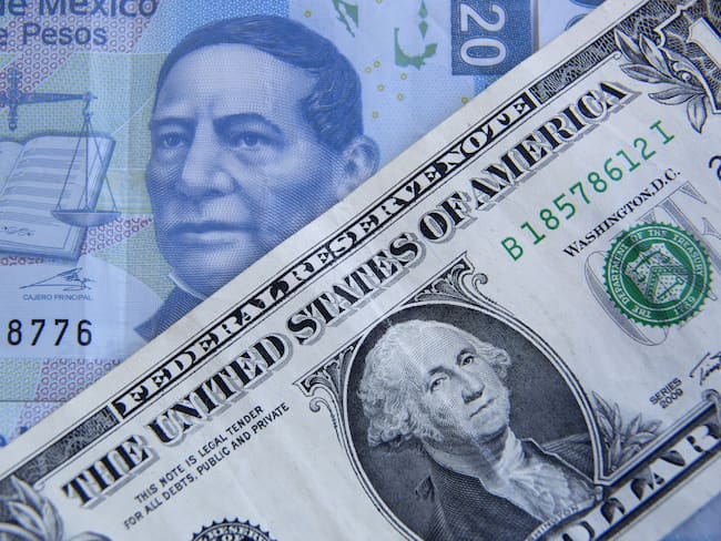 El peso mexicano amaneció como la moneda más depreciada del mundo