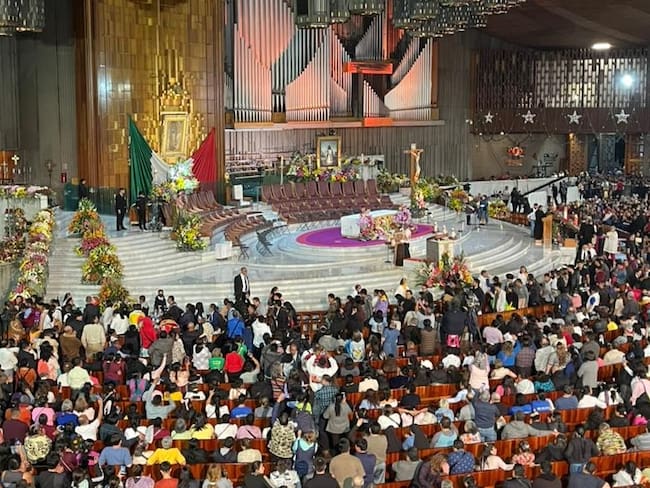 CRÓNICA | Cantos, porras y lágrimas, así cantaron millones de creyentes las mañanitas a la Virgen de Guadalupe