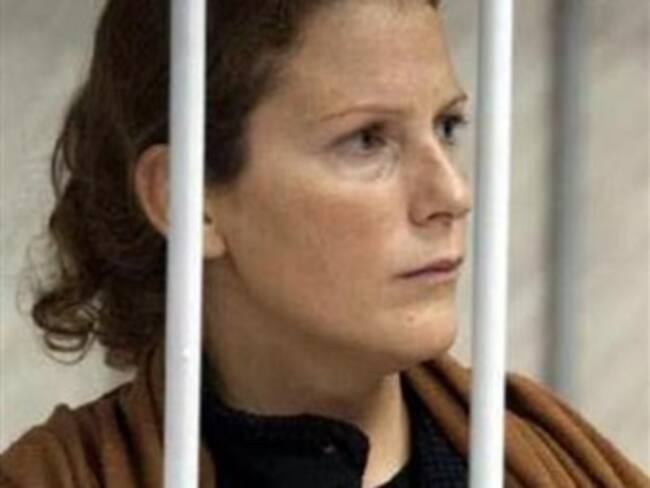 Podría ser liberada activista brasileña de Greenpeace detenida en Rusia