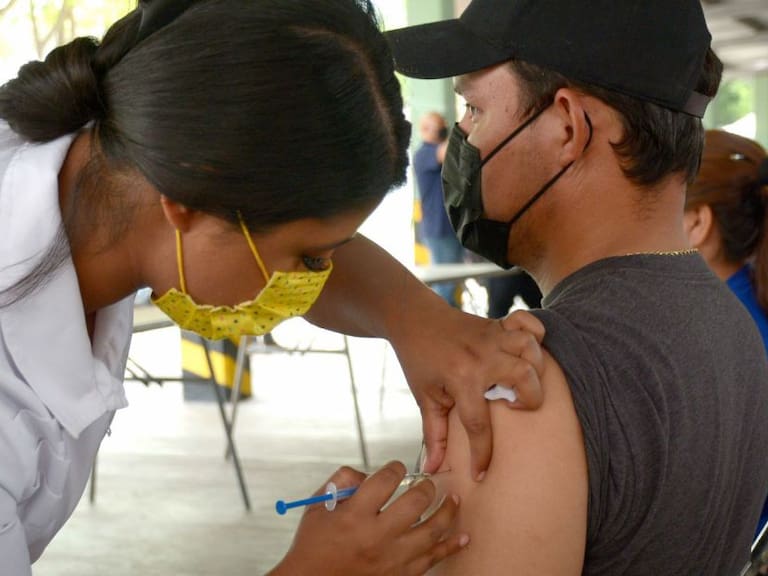 CDMX vacunará a mayores de 30 años en Iztapalapa e Iztacalco