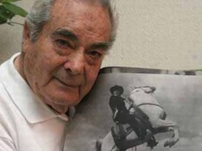 Llevan restos de Fernando Casanova al Panteón Español