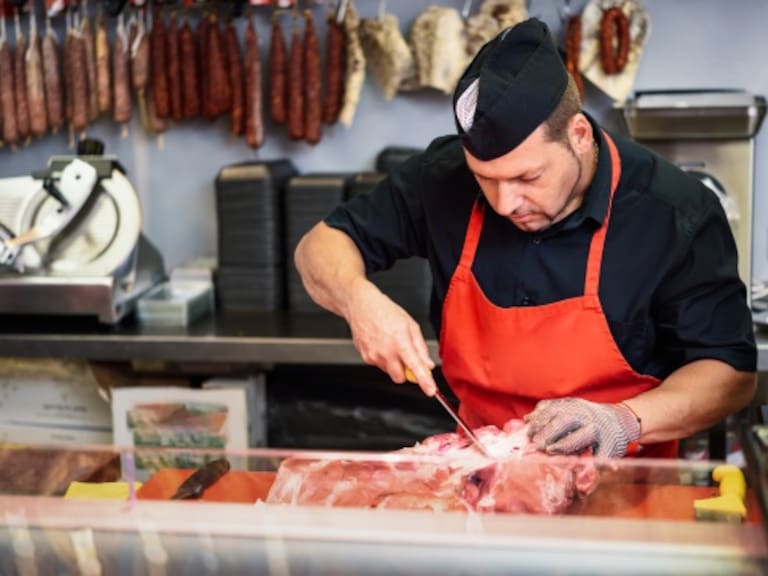 El costo de la canasta básica en México llegó a 4,877.87 pesos por persona en zonas urbanas durante febrero, con un aumento anual de 4.5%.