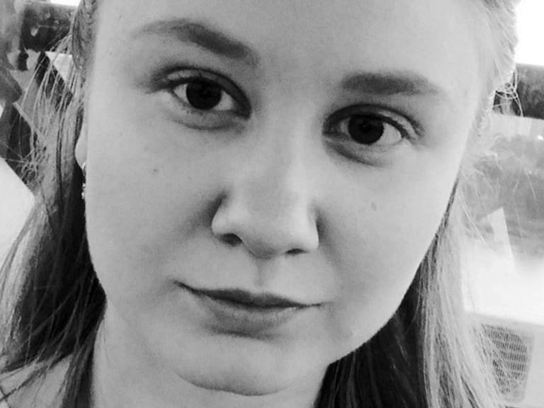 La fallecida fue identificada como Darya Shipilova, una técnica de laboratorio de 28 años que trabajaba en el Instituto de Investigación Antipeste de Siberia. IG