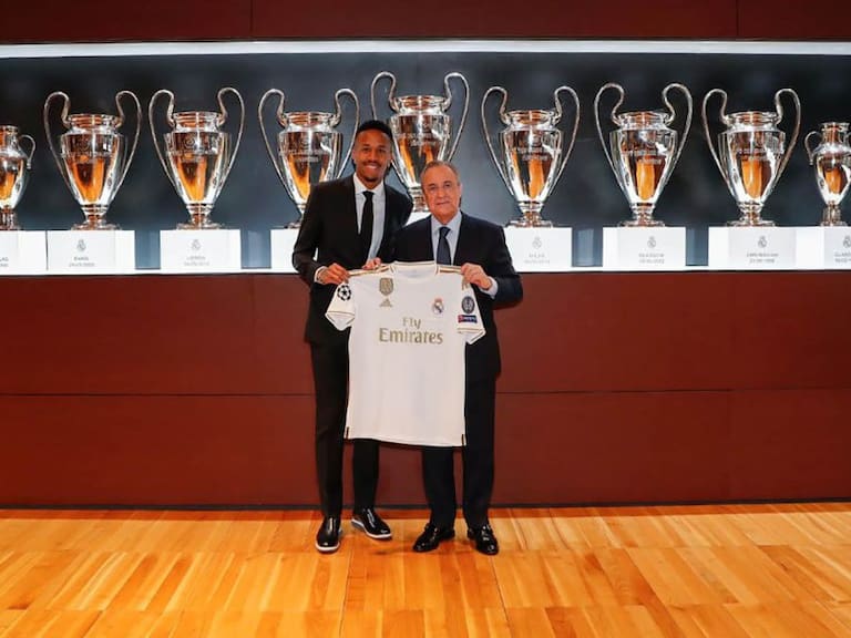 Nuevo jugador del Real Madrid se marea en plena presentación