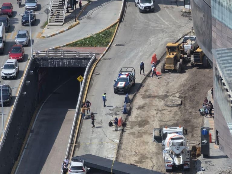 Colapso estructura metálica cae sobre vehículo y mata a una mujer en Interlomas.