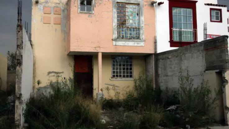 Gobierno e Infonavit ‘premian’ a invasores de casas y los dejarán quedarse con las casas que ocupan, con una condición