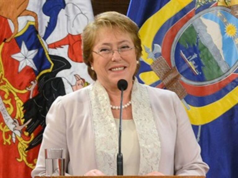 Presenta Bachelet proyectos de reforma educativa en Chile