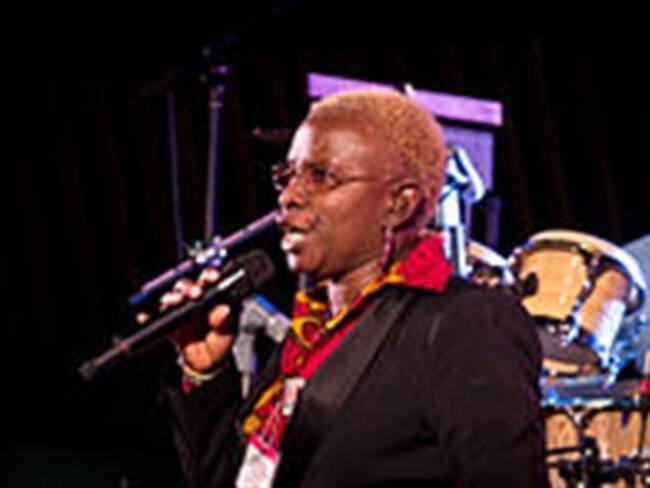 Pearls. Angélique Kidjo, Carlos Santana & Josh Groban, intérprete