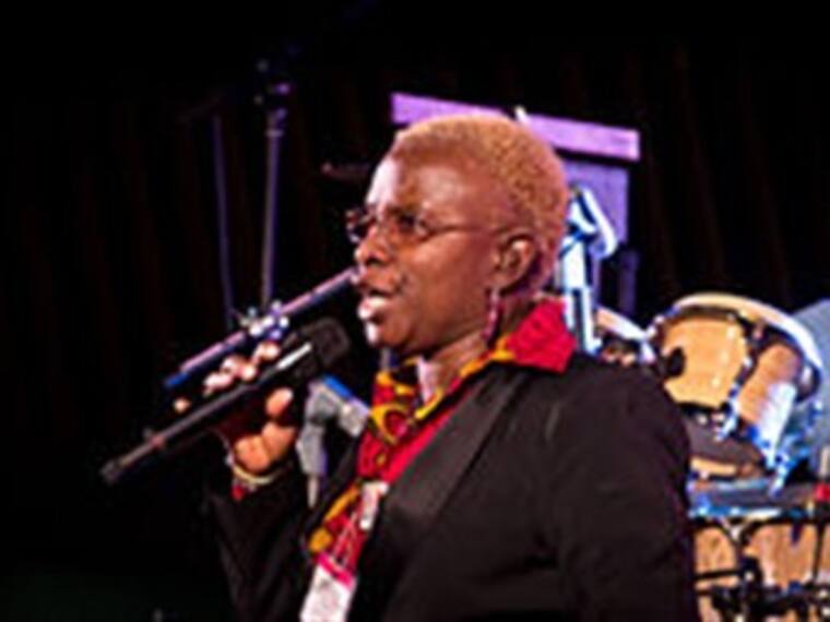 Pearls. Angélique Kidjo, Carlos Santana & Josh Groban, intérprete