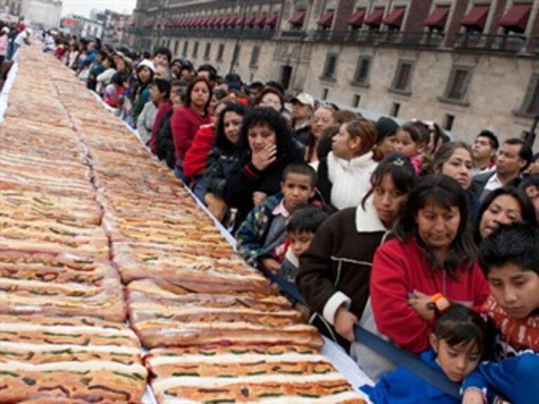 Los números detrás de la monumental Rosca de Reyes del DF
