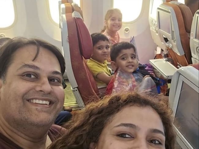 Familia muere tras tomarse selfie en vuelo AI171: tragedia aérea en India deja 241 muertos