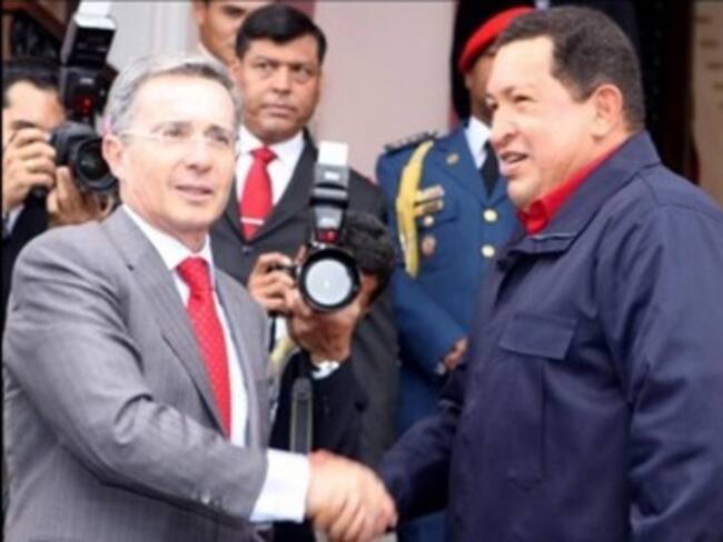 Ofrece Calderón contribuir ante crisis Colombia-Venezuela