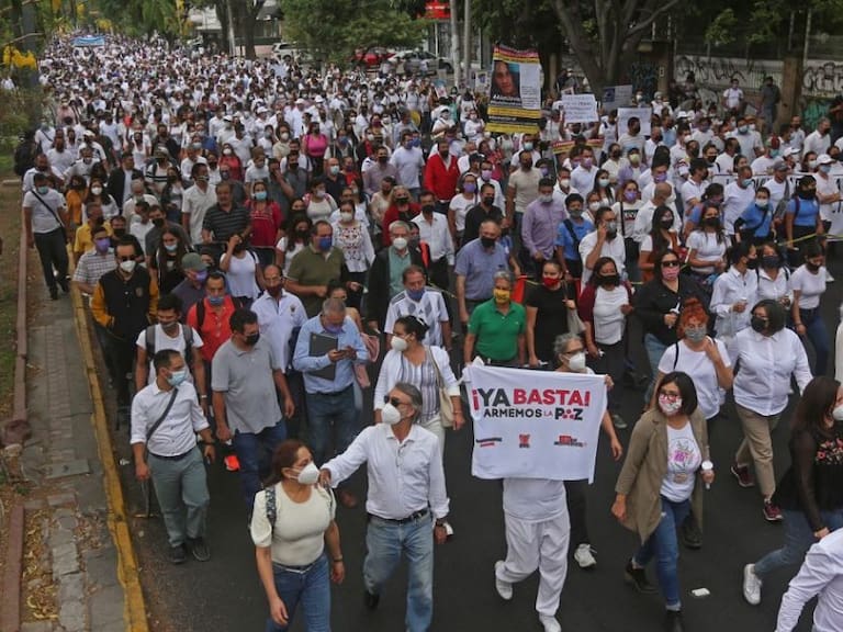 Justicia y solución a la violencia exigen manifestantes en Jalisco