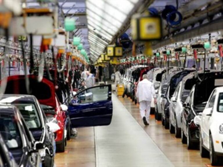 Reporta industria automotriz récords en producción y exportación