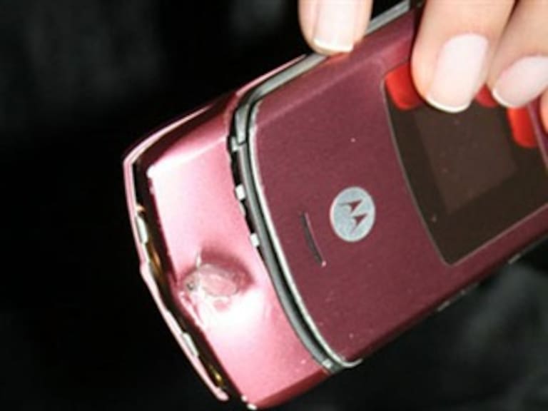 Celular en bolsillo de chaqueta desvía bala en Atlanta