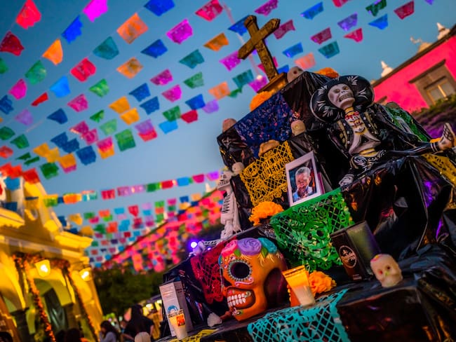 ¿Qué significa el papel picado y por qué adorna las ofrendas?